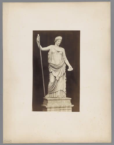 Sculptuur van Juno by Libreria Spithöver