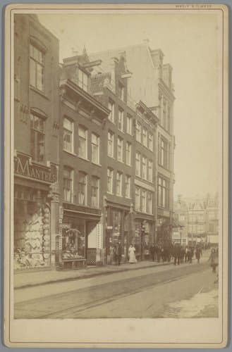 Gezicht op de Haarlemmerstraat in Amsterdam by Gebr. van R.