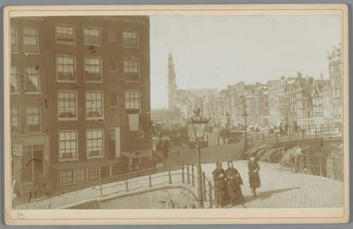 Gezicht op de Prinsengracht met Westerkerk in Amsterdam by anonymous