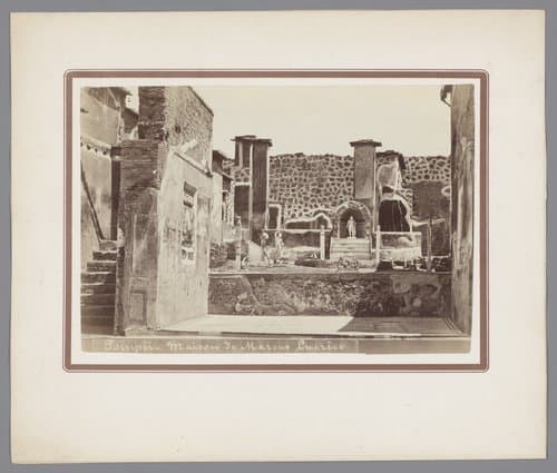 Restanten van het huis van Marcus Lucretius te Pompeï by Giorgio Sommer
