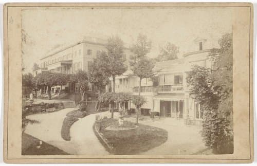 De tuin bij een hotel by J.S.J. de Jongh