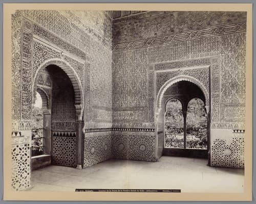 Interieur van een zaal van het Alhambra te Granada by Rafael Garzón