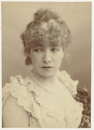 Portret van Sarah Bernhardt by Paul Nadar