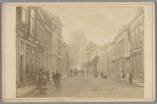 Gezicht op de Poststraat in Zierikzee by Abraham Frelier