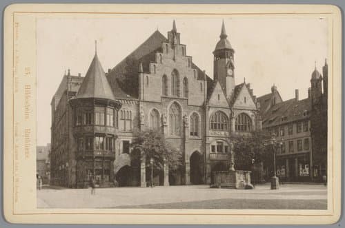 Gezicht op het stadhuis van Hildesheim by anonymous