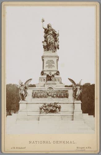 Gezicht op het Niederwalddenkmal bij Rüdesheim am Rhein by Jacob Hilsdorf