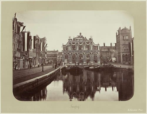 Versieringen ter gelegenheid van het bezoek van koning Willem III en koningin Emma aan Amsterdam, 1879