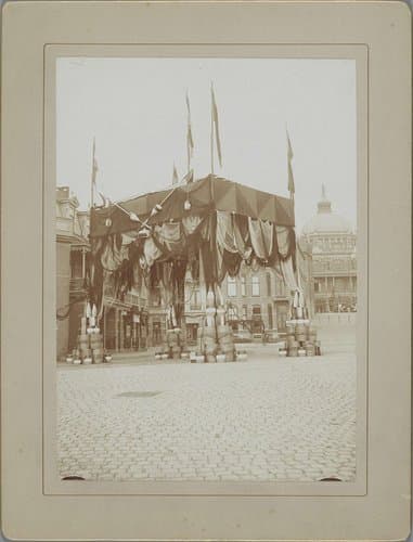 Versieringen in Scheveningen ter gelegenheid van de inhuldiging van koningin Wilhelmina, 1898 by anonymous