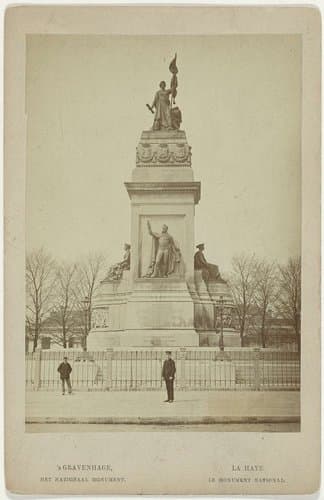 Onafhankelijkheidsmonument op Plein 1813 in Den Haag by M.M. Couvée