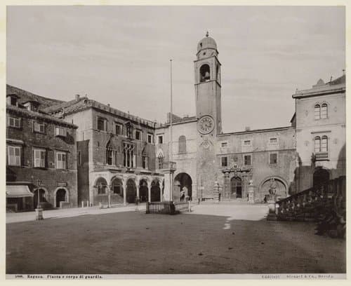 Ragusa. Piazza e corpo di guardia.