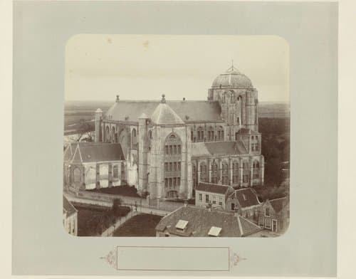 Gezicht op de Grote of Onze-Lieve-Vrouwekerk in Veere by anonymous