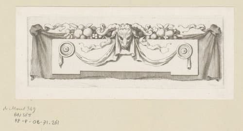 Vignet met ramskop en fruit tegen een draperie by Claude Mellan