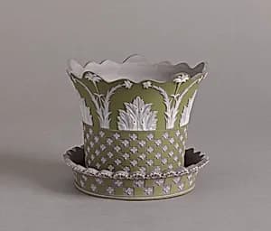 Cachepot with saucer