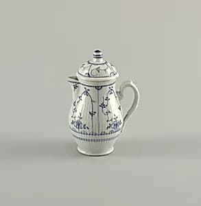 Milk Jug with "Strohblumen" Pattern by Tettau Porcelain Manufactory, German, established 1794