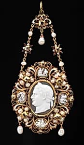 Pendant by Unidentified