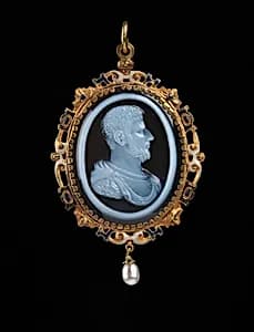 Pendant by Unidentified