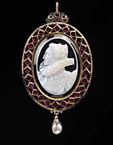 Pendant by Unidentified