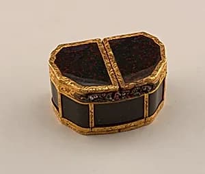 Snuff box by Unknown